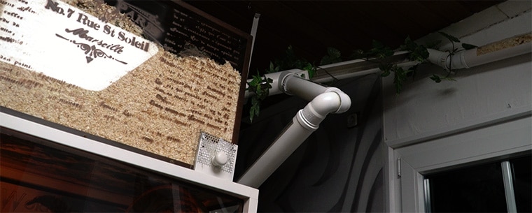 Untergrund mit Streu und Häuschen